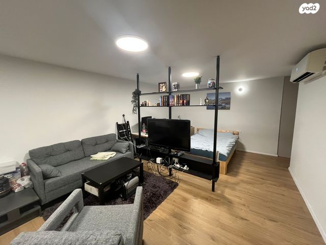 קיבוץ גלויות 25