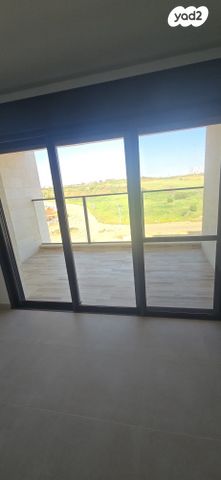 לאה גולדברג 8