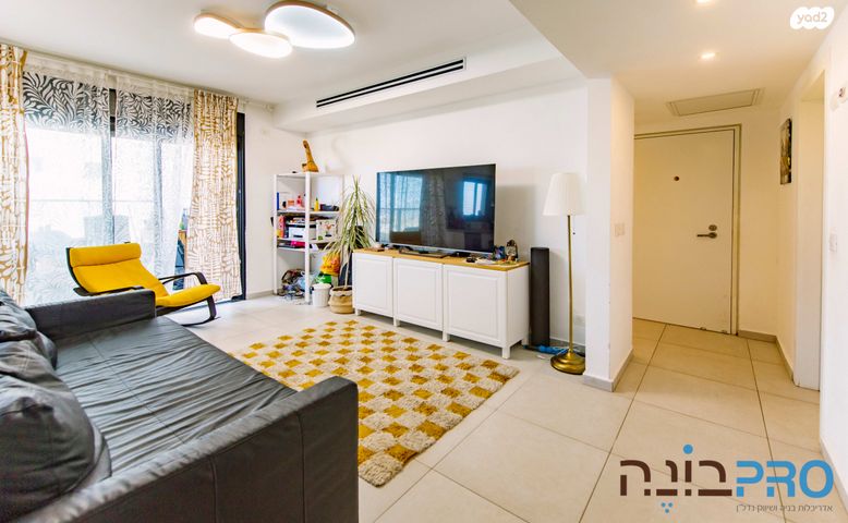 שולמית אלוני 