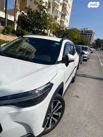 מודעת רכב טויוטה קורולה קרוס