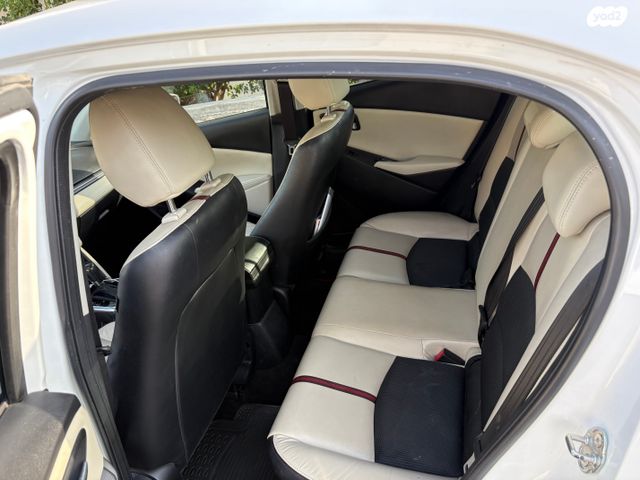 מודעת רכב מאזדה 2