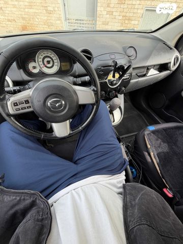 מודעת רכב מאזדה 2