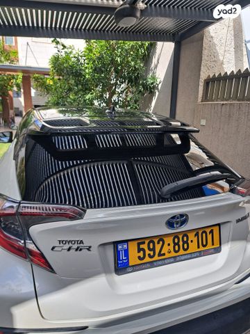 מודעת רכב טויוטה C-HR