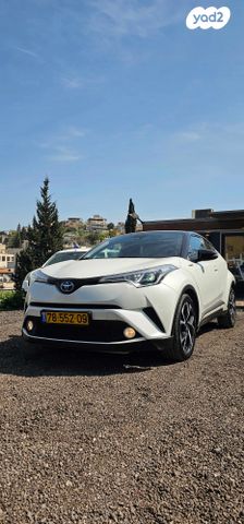 מודעת רכב טויוטה C-HR