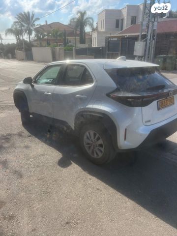 מודעת רכב טויוטה יאריס קרוס