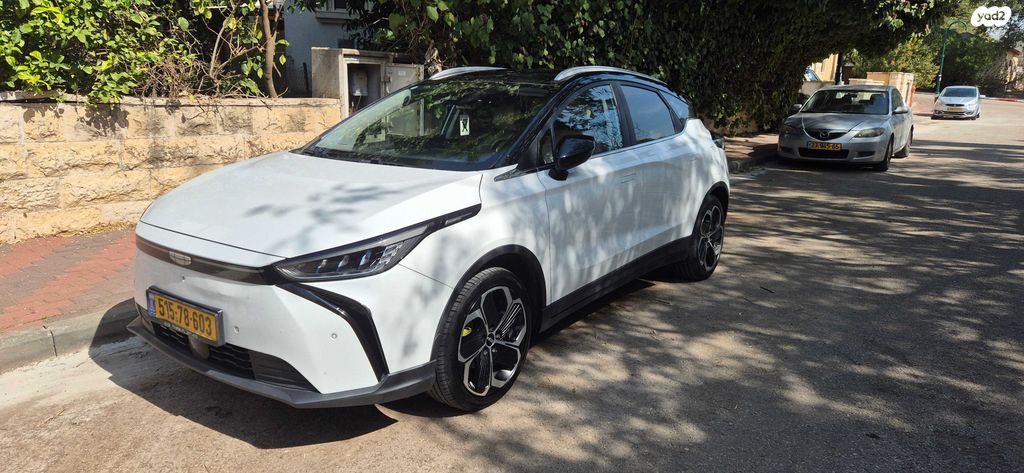 מודעת רכב ג׳ילי Geometry C