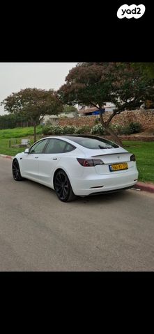 מודעת רכב טסלה מודל 3