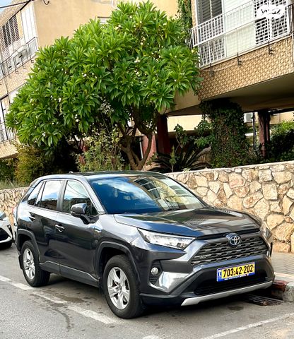 מודעת רכב טויוטה RAV4