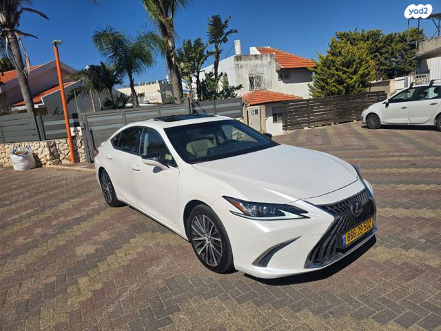 מודעת רכב לקסוס ES