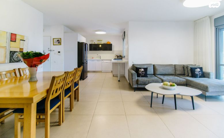 שושנה דמארי 16