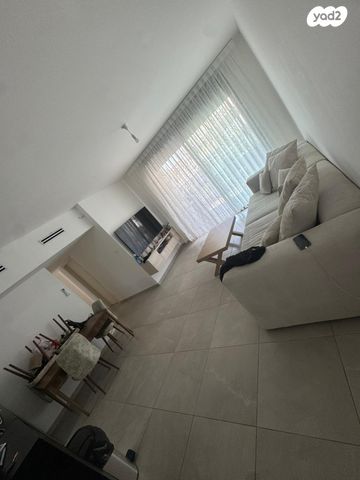 אפרים צור 12