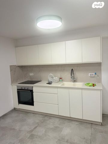 הפרח בגני 19