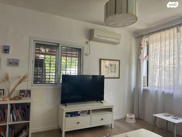 א.ד. גורדון 13