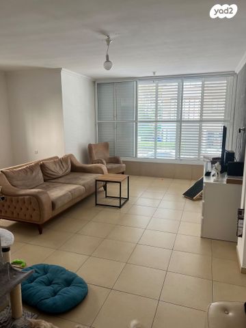 זכריה הלל 22