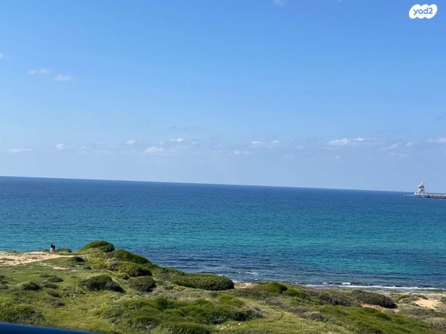 שדרות מנחם בגין 10