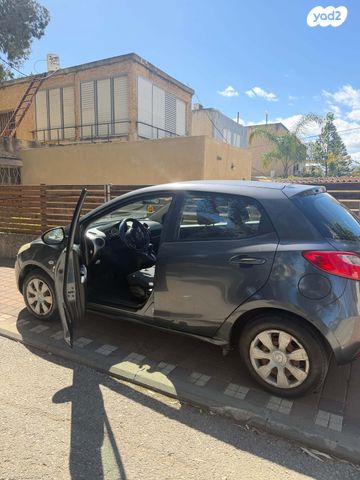 מודעת רכב מאזדה 2