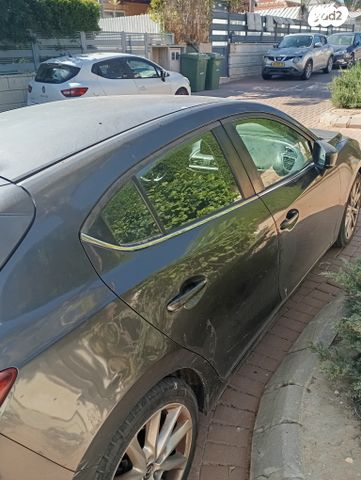 מודעת רכב מאזדה 3