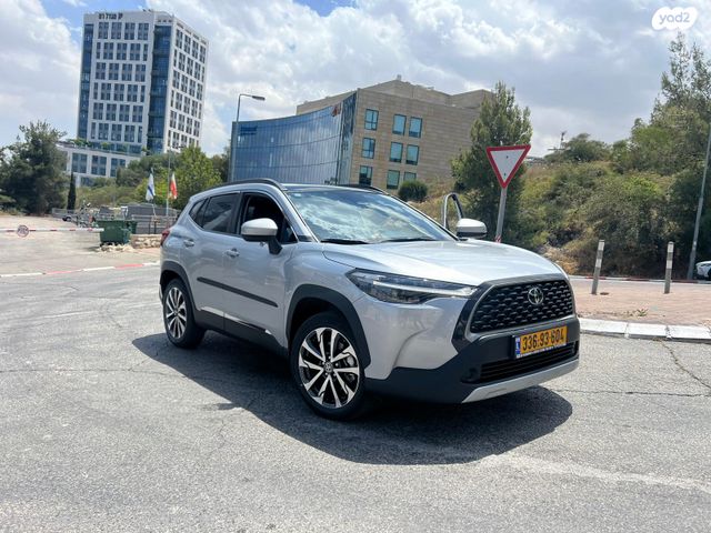 מודעת רכב טויוטה קורולה קרוס