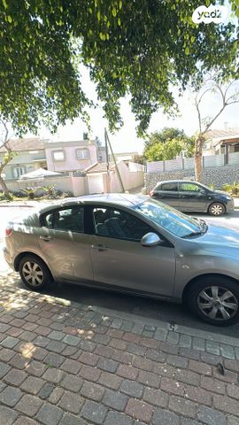 מודעת רכב מאזדה 3