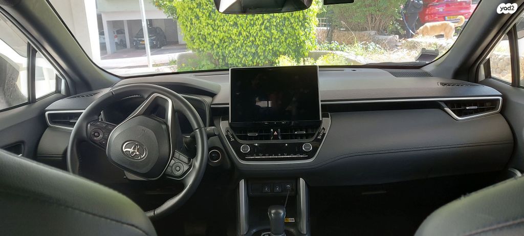 מודעת רכב טויוטה קורולה קרוס