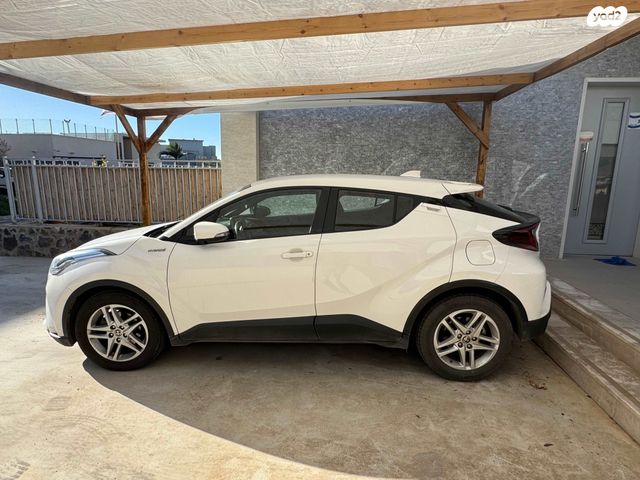 מודעת רכב טויוטה C-HR