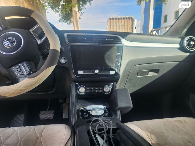 מודעת רכב אם ג'י ZS