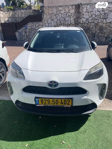 מודעת רכב טויוטה יאריס קרוס