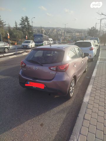 מודעת רכב מאזדה 2