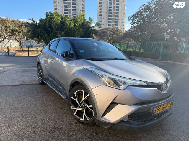 מודעת רכב טויוטה C-HR