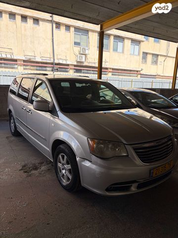 מודעת רכב קרייזלר גראנד וויאג'ר