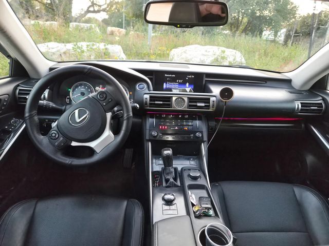 מודעת רכב לקסוס IS