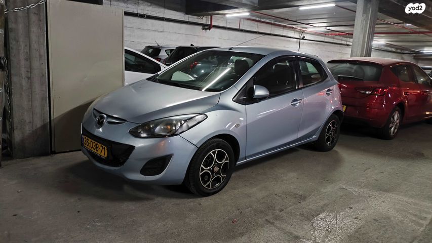 מודעת רכב מאזדה 2