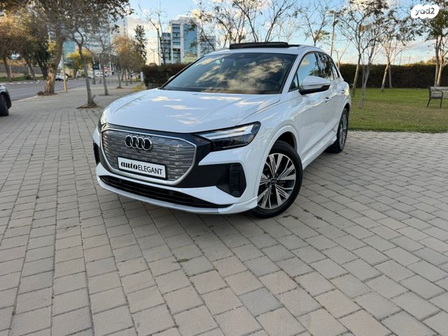 מודעת רכב אאודי Q4 e-tron