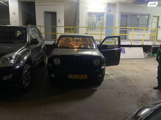 מודעת רכב ג'יפ פטריוט