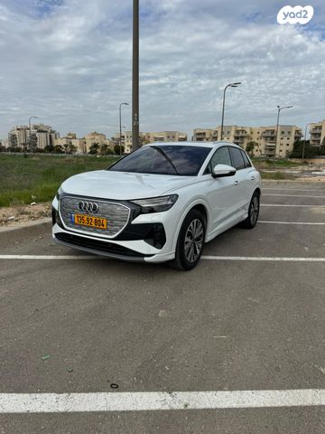 מודעת רכב אאודי Q4 e-tron