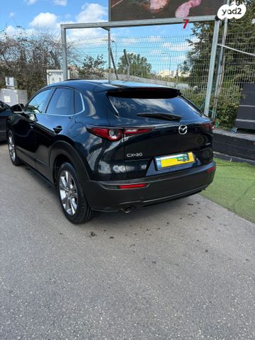 מודעת רכב מאזדה CX-30