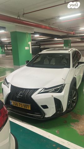 מודעת רכב לקסוס UX