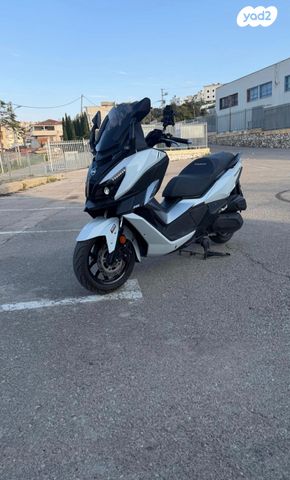 מודעת רכב סאן יאנג קרוזים 300