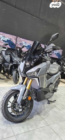 מודעת רכב סאן יאנג ADX400