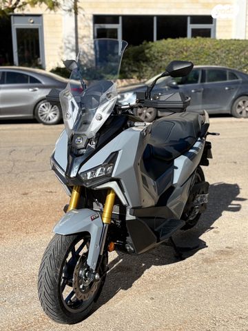 מודעת רכב סאן יאנג ADX400