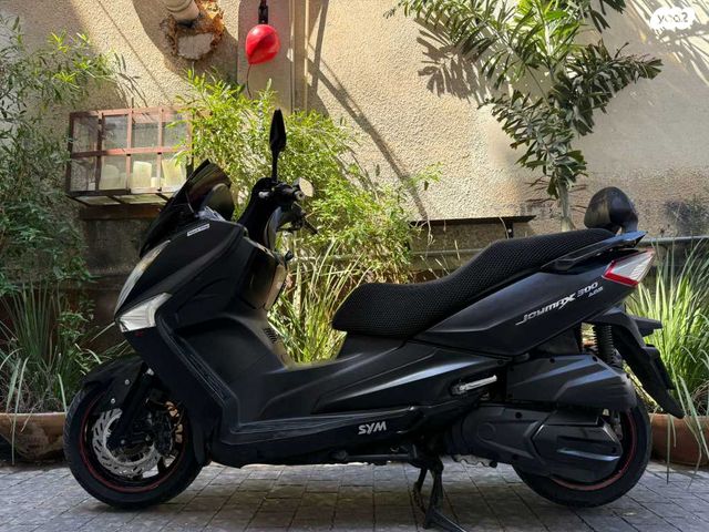 מודעת רכב סאן יאנג ג'וי-מקס 300 XI