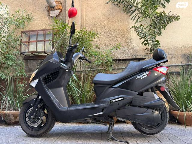 מודעת רכב סאן יאנג ג'וי רייד 200