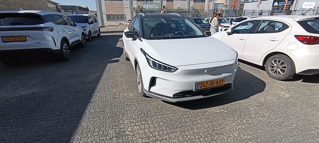 מודעת רכב ג׳ילי Geometry C