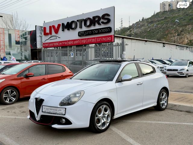 מודעת רכב אלפא רומיאו ג'ולייטה