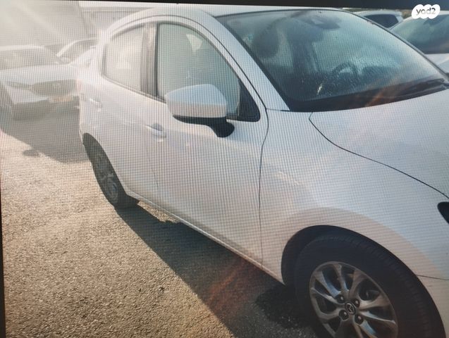 מודעת רכב מאזדה 2