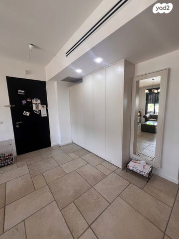 ארבע אמהות 21