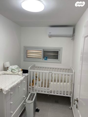 יקותיאל אדם 28