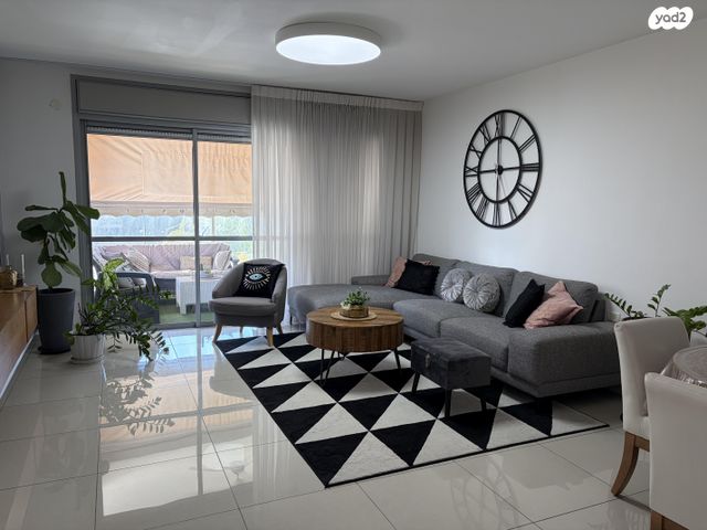 יפה אברהם 10