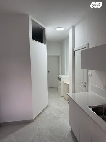 יציאת אירופה 13