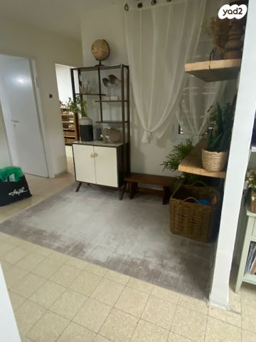 אפרים שריר 32